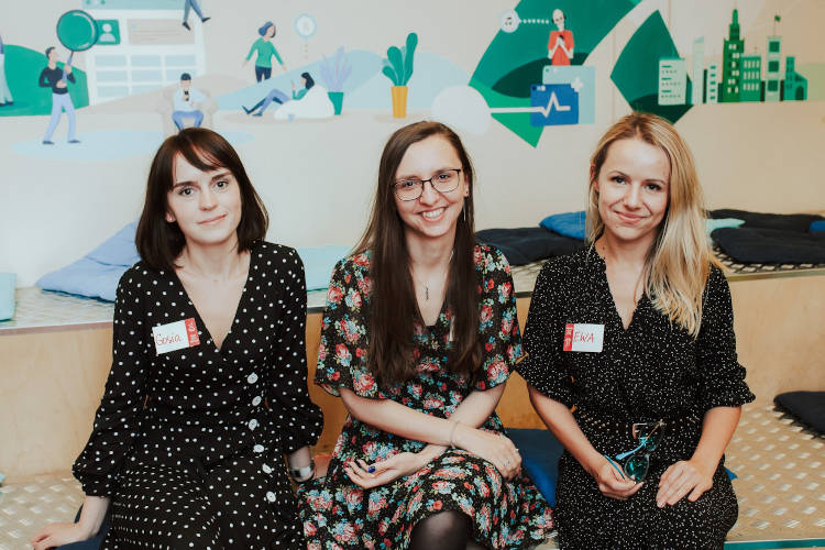 Mentor Agnieszka with participants on Rails Girls Warsaw event - her group: Ania & Gosia